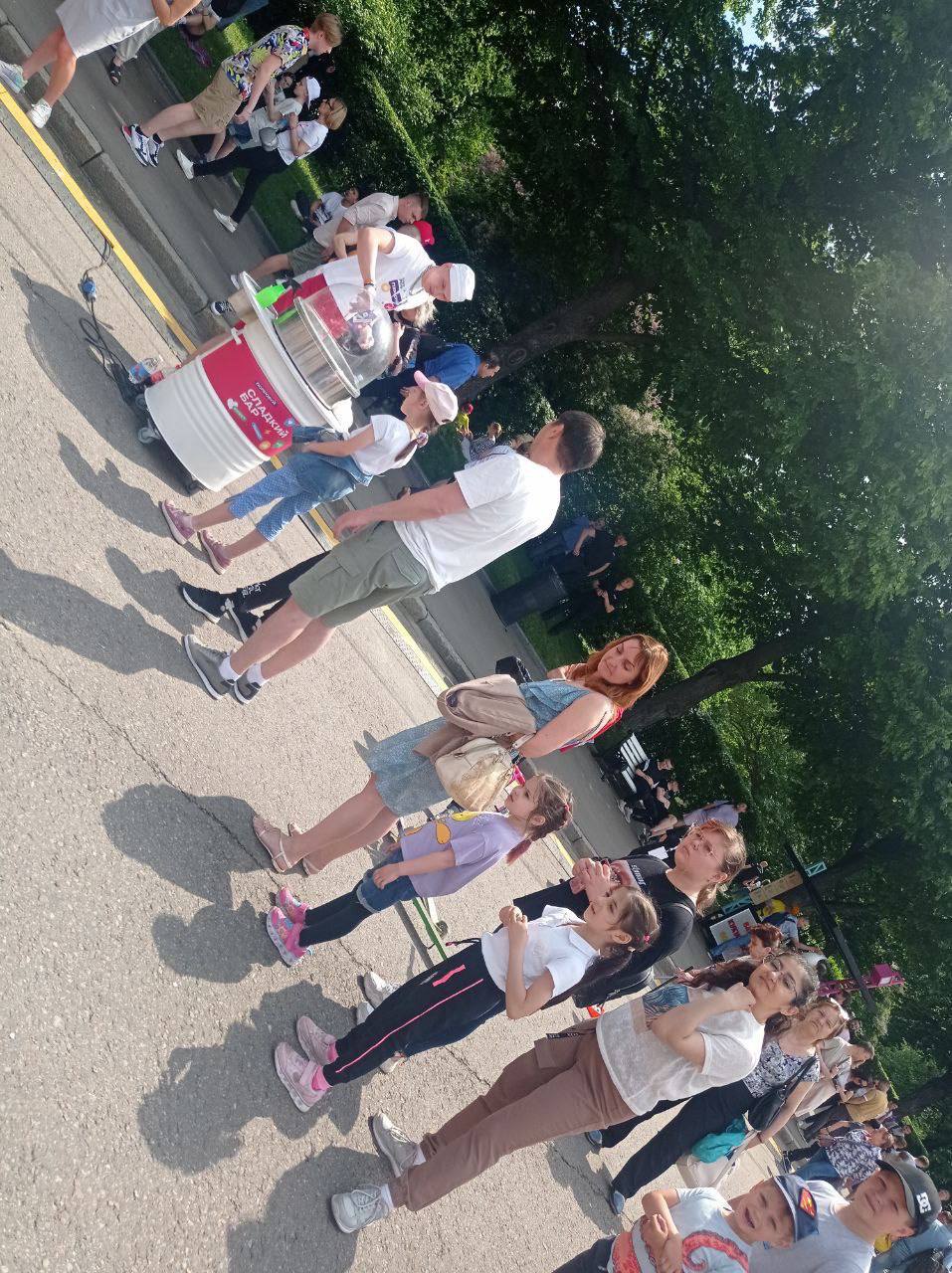 Аппарат сахарной ваты на площадке — photo_2026-05-07_21-19-58.jpg
